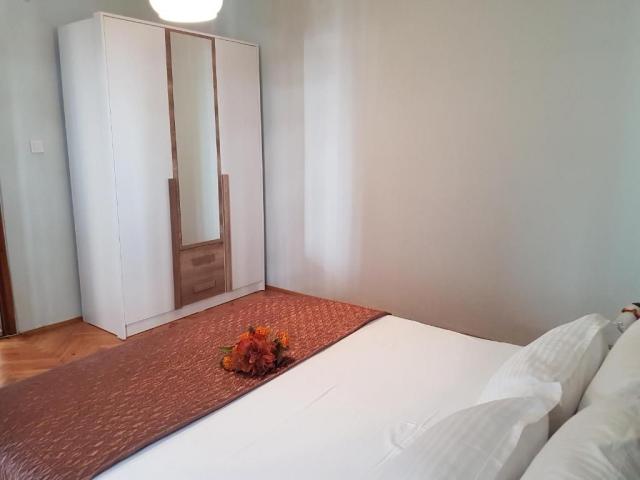Trospratna kuća 498m² sa placem 714m² na atraktivnoj lokaciji u Budvi – Babilonija