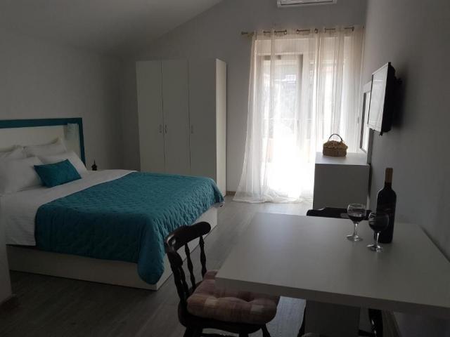 Trospratna kuća 498m² sa placem 714m² na atraktivnoj lokaciji u Budvi – Babilonija