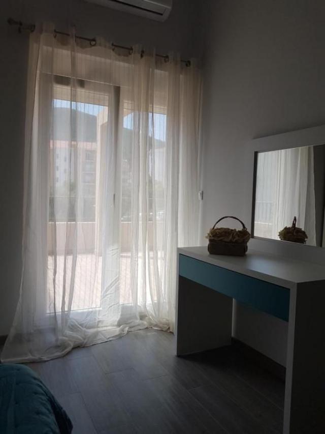 Trospratna kuća 498m² sa placem 714m² na atraktivnoj lokaciji u Budvi – Babilonija