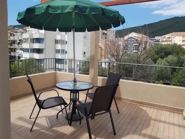Trospratna kuća 498m² sa placem 714m² na atraktivnoj lokaciji u Budvi – Babilonija