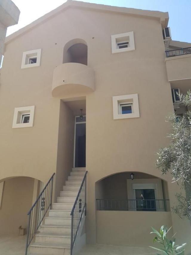 Trospratna kuća 498m² sa placem 714m² na atraktivnoj lokaciji u Budvi – Babilonija