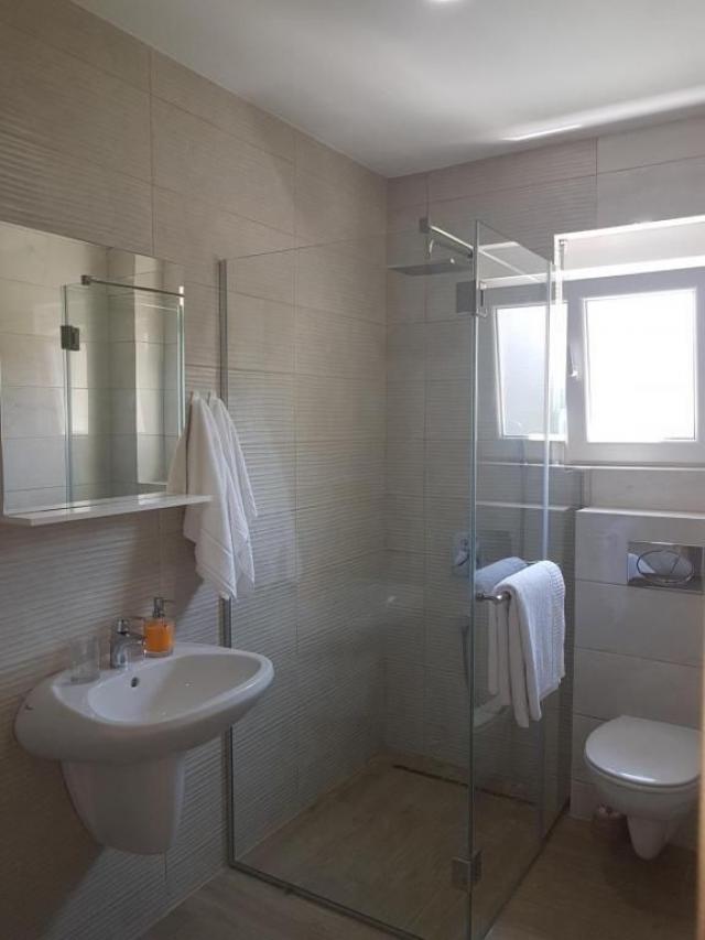 Trospratna kuća 498m² sa placem 714m² na atraktivnoj lokaciji u Budvi – Babilonija