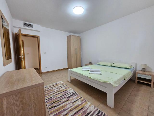 Dvosoban namesten stan 90m2 sa pogledom na more na atraktivnoj lokaciji -Becici