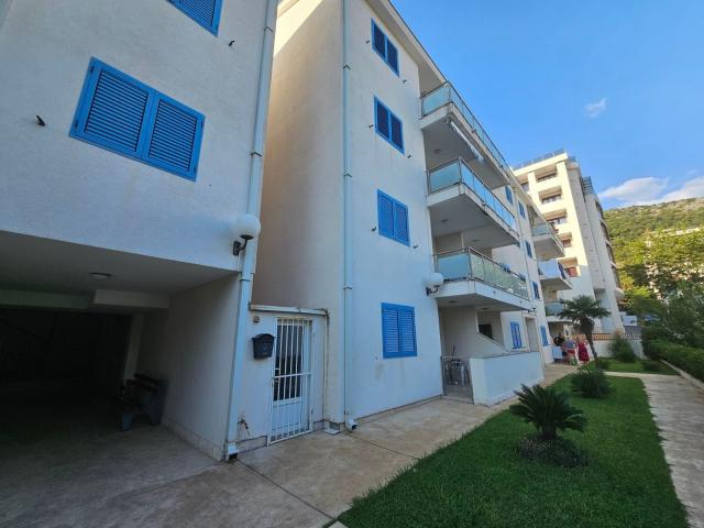 Dvosoban namesten stan 90m2 sa pogledom na more na atraktivnoj lokaciji -Becici