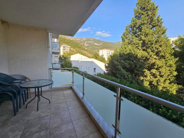 Dvosoban namesten stan 90m2 sa pogledom na more na atraktivnoj lokaciji -Becici