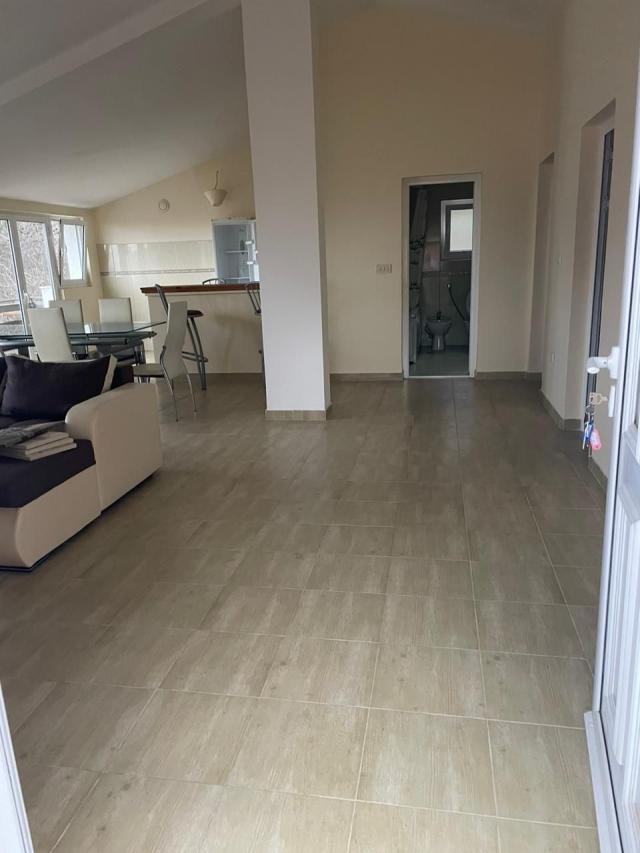 Prostrana kuća 300 m² sa pogledom na more-Budva, Lazi