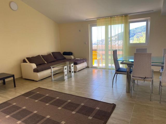 Prostrana kuća 300 m² sa pogledom na more-Budva, Lazi