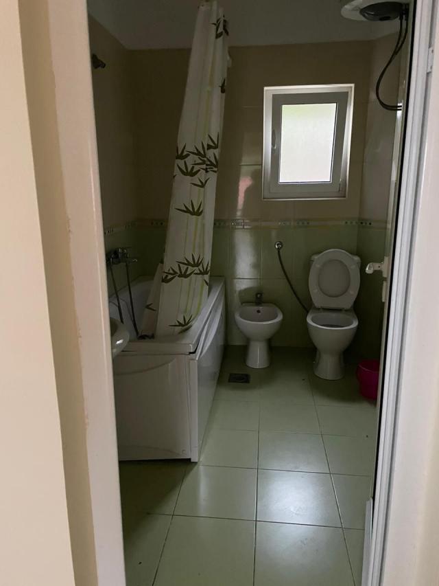 Prostrana kuća 300 m² sa pogledom na more-Budva, Lazi