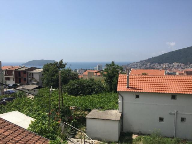 Prostrana kuća 300 m² sa pogledom na more-Budva, Lazi