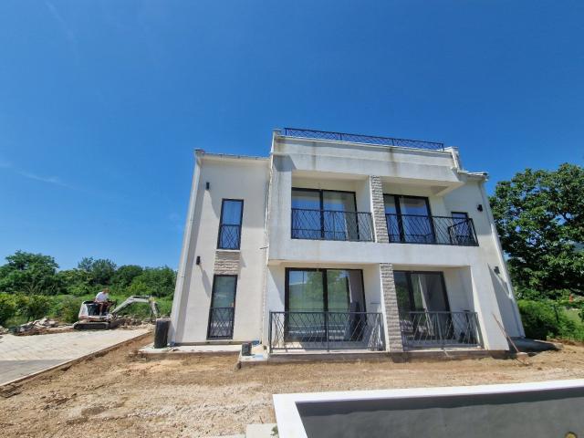 Luksuzna novoizgradjena vila 300 m² sa bazenom, Lješevići – Kotor