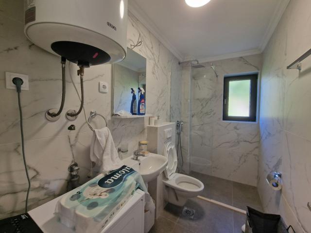 Luksuzna novoizgradjena vila 300 m² sa bazenom, Lješevići – Kotor