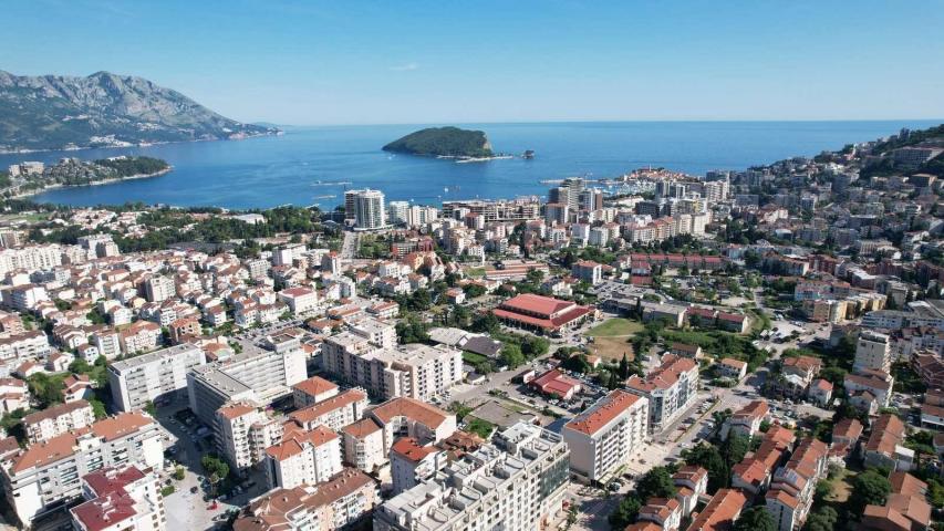 Urbanizovano zemljiste 6.800 m² sa panoramskim pogledom na more i idejnim rešenjem – Dubovica, Budva