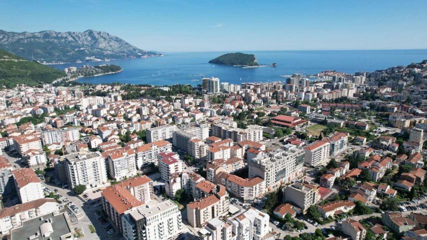 Urbanizovano zemljiste 6.800 m² sa panoramskim pogledom na more i idejnim rešenjem – Dubovica, Budva