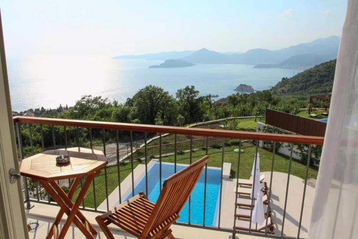 Ekskluzivna vila u Blizikućama, Sveti Stefan (Na duzi period, dostupna od 01.09.2025)