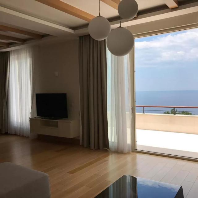 Ekskluzivna vila u Blizikućama, Sveti Stefan (Na duzi period, dostupna od 01.09.2025)