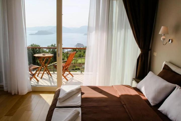 Ekskluzivna vila u Blizikućama, Sveti Stefan (Na duzi period, dostupna od 01.09.2025)