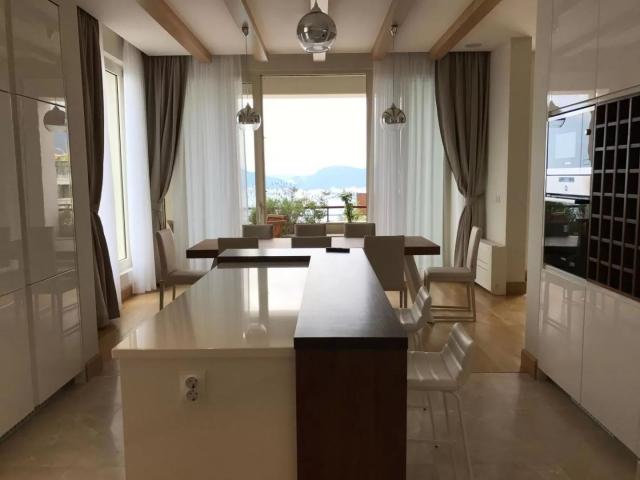 Ekskluzivna vila u Blizikućama, Sveti Stefan (Na duzi period, dostupna od 01.09.2025)