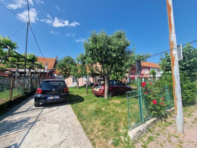 Kuća 113m2 sa placem od 420 m² i investicionim potencijalom na Cetinju