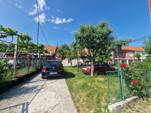 Kuća 113m2 sa placem od 420 m² i investicionim potencijalom na Cetinju