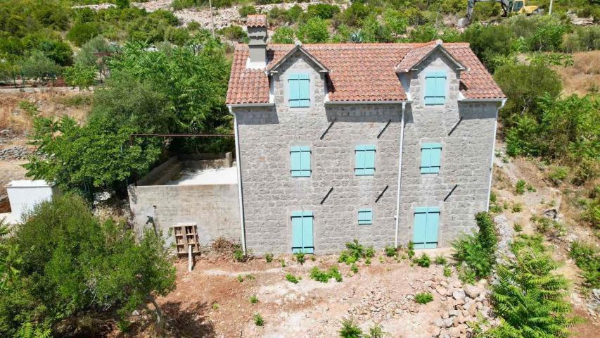 Autentična kamena kuća 138 m² na placu 566 m²– Zagora, Kotor