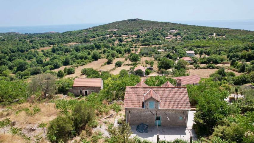 Autentična kamena kuća 138 m² na placu 566 m²– Zagora, Kotor