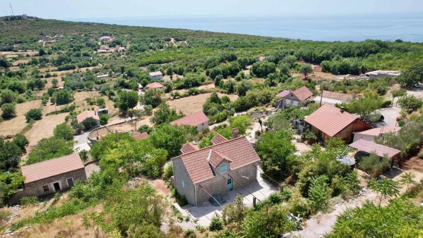 Autentična kamena kuća 138 m² na placu 566 m²– Zagora, Kotor
