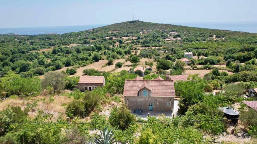 Autentična kamena kuća 138 m² na placu 566 m²– Zagora, Kotor