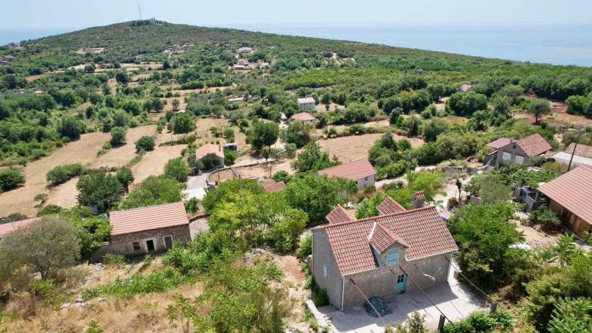 Autentična kamena kuća 138 m² na placu 566 m²– Zagora, Kotor