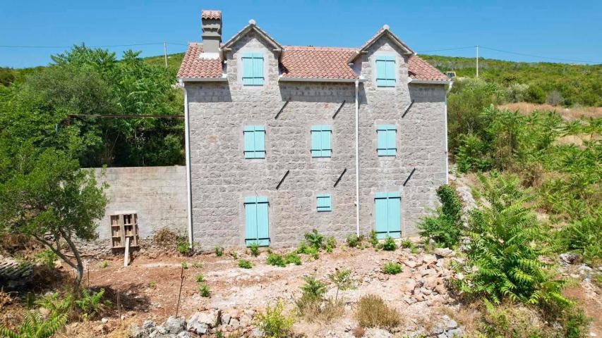 Autentična kamena kuća 138 m² na placu 566 m²– Zagora, Kotor