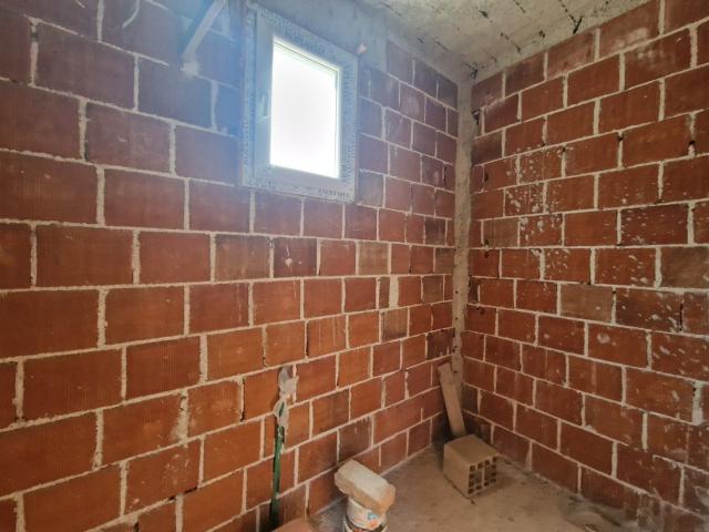 Kuća 120 m² na placu 1.107 m² – Škaljari, Kotor – 350m od mora, mogućnost gradnje zgrade