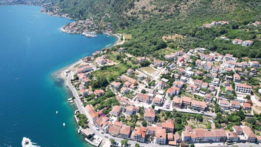 Jedinstven stan 115m² sa pogledom na more i dva parking mesta – Prčanj, Kotor (100m od mora)