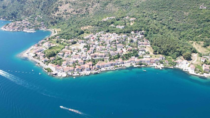 Jedinstven stan 115m² sa pogledom na more i dva parking mesta – Prčanj, Kotor (100m od mora)
