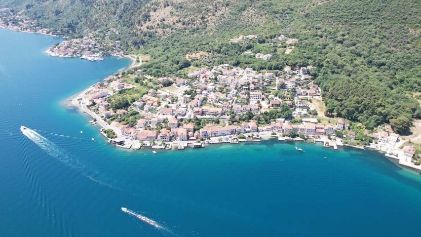 Jedinstven stan 115m² sa pogledom na more i dva parking mesta – Prčanj, Kotor (100m od mora)