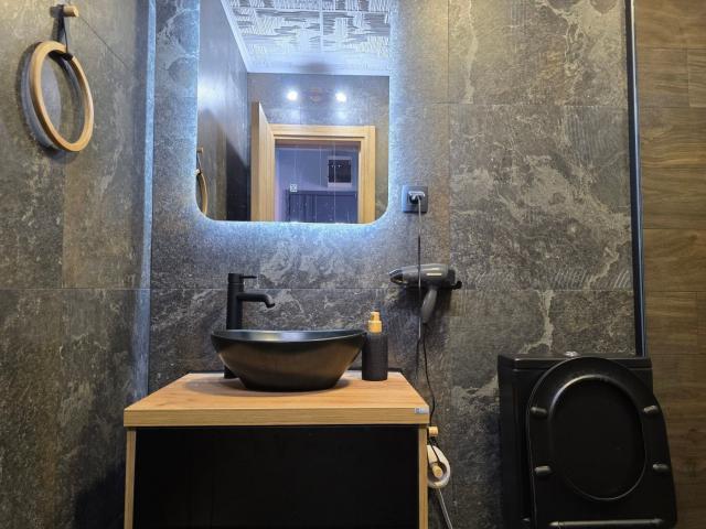 Jedinstven stan 115m² sa pogledom na more i dva parking mesta – Prčanj, Kotor (100m od mora)