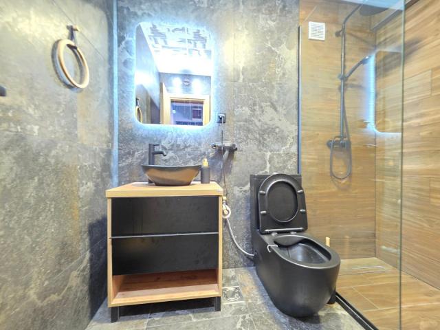 Jedinstven stan 115m² sa pogledom na more i dva parking mesta – Prčanj, Kotor (100m od mora)