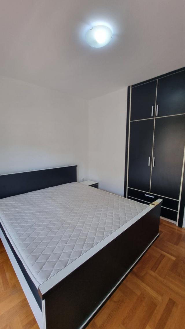 Trosoban namesten stan u Budvi, Rozino (na duzi period)