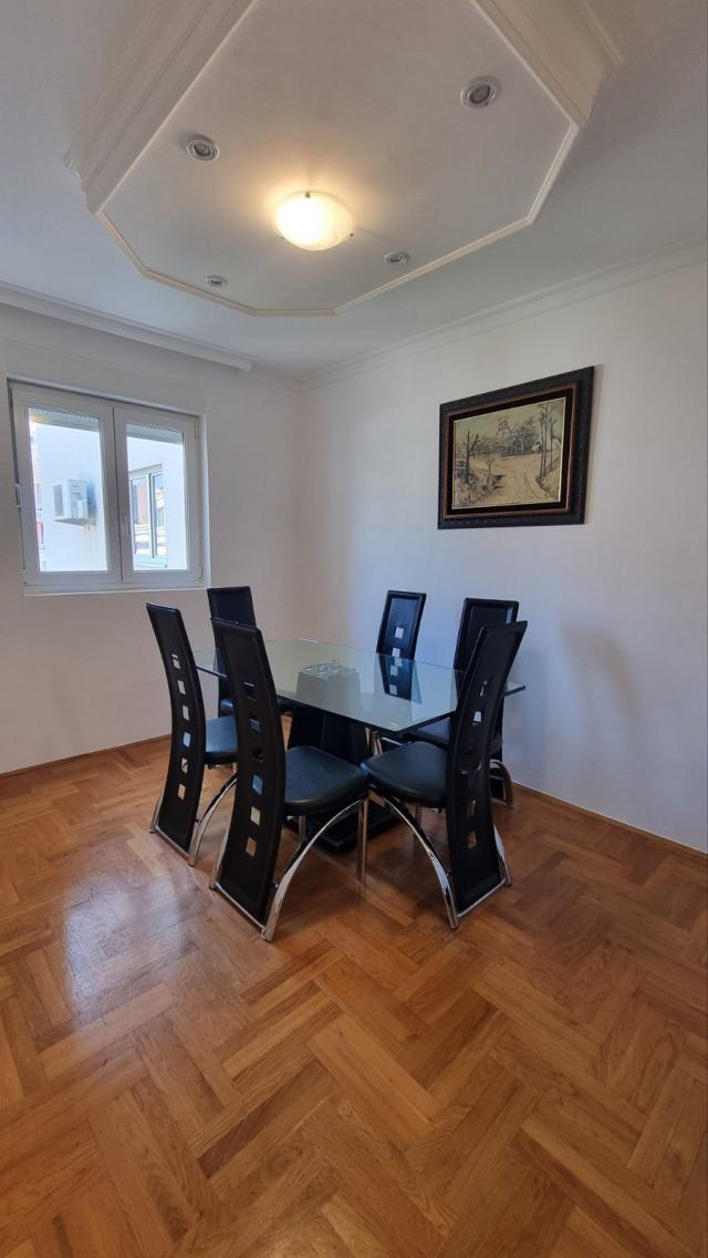 Trosoban namesten stan u Budvi, Rozino (na duzi period)