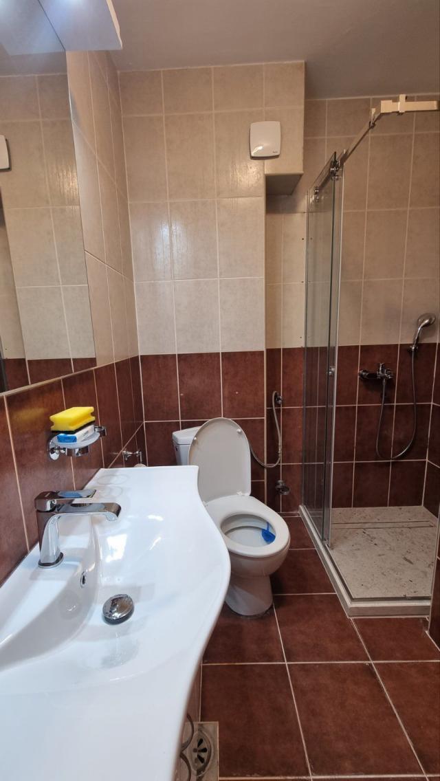 Trosoban namesten stan u Budvi, Rozino (na duzi period)