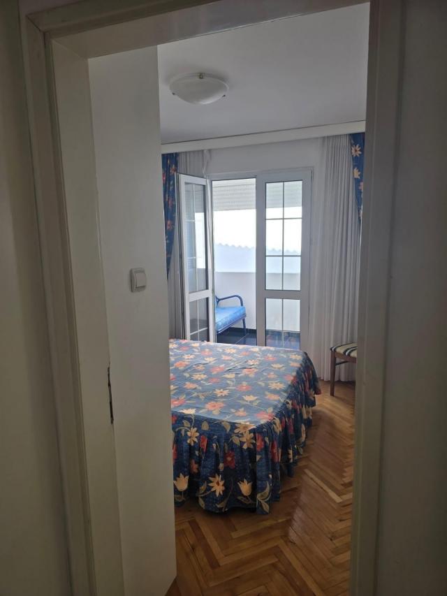 Dvosoban namesten stan 64m2, Podkosljun-Budva ( Na duzi period)