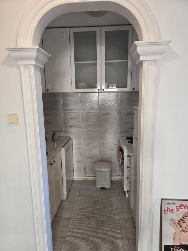 Dvosoban namesten stan 64m2, Podkosljun-Budva ( Na duzi period)