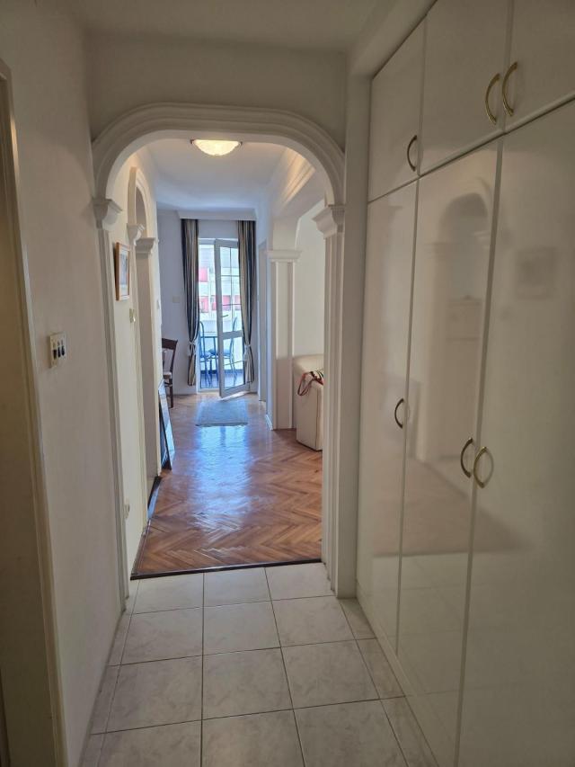 Dvosoban namesten stan 64m2, Podkosljun-Budva ( Na duzi period)