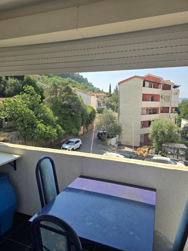 Dvosoban namesten stan 64m2, Podkosljun-Budva ( Na duzi period)
