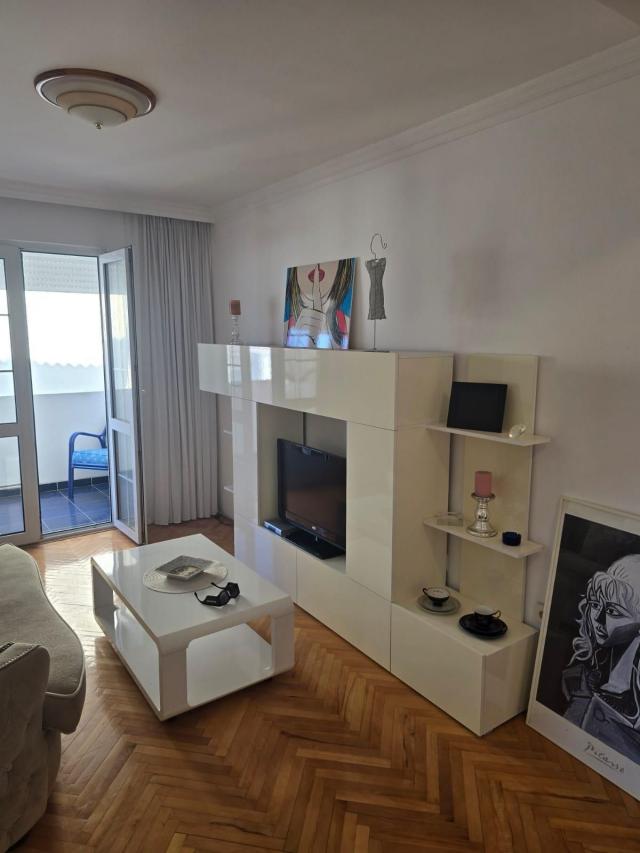 Dvosoban namesten stan 64m2, Podkosljun-Budva ( Na duzi period)