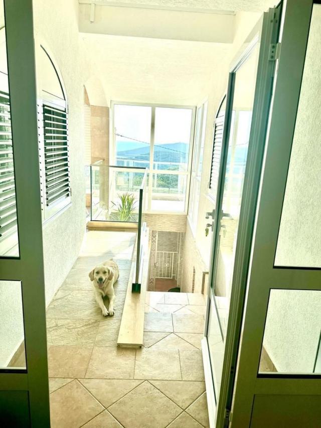 Luksuzna vila 440 m² sa 7 spavaćih soba i panoramskim pogledom na more-Prijevor, Budva