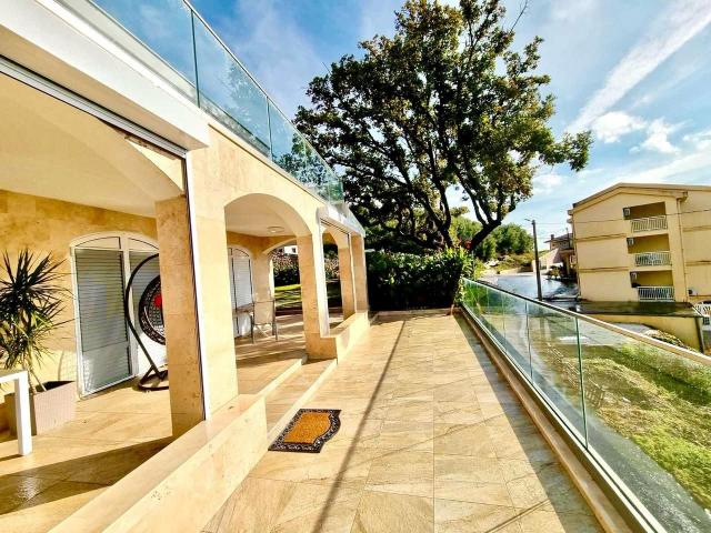 Luksuzna vila 440 m² sa 7 spavaćih soba i panoramskim pogledom na more-Prijevor, Budva