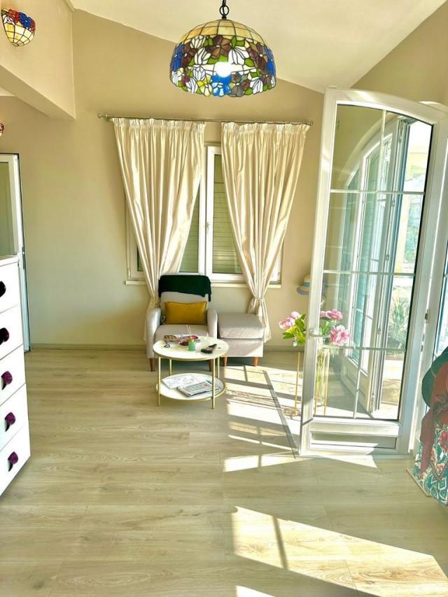 Luksuzna vila 440 m² sa 7 spavaćih soba i panoramskim pogledom na more-Prijevor, Budva