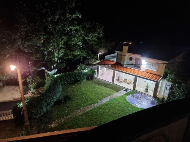 Luksuzna vila 440 m² sa 7 spavaćih soba i panoramskim pogledom na more-Prijevor, Budva