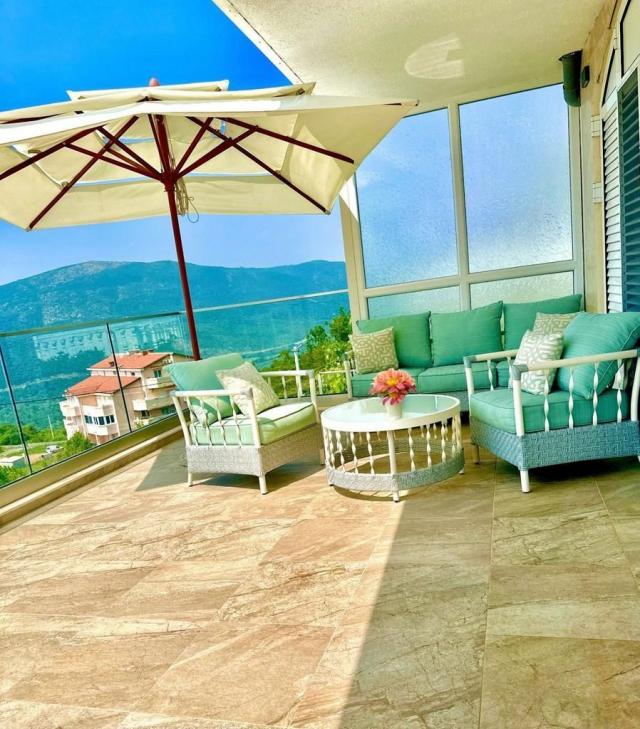 Luksuzna vila 440 m² sa 7 spavaćih soba i panoramskim pogledom na more-Prijevor, Budva