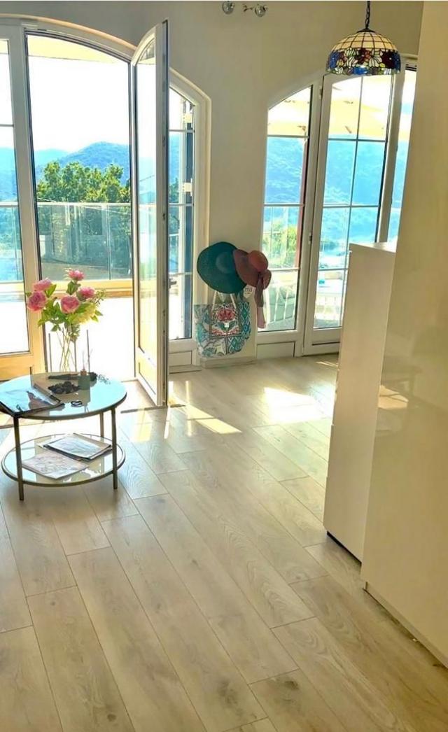 Luksuzna vila 440 m² sa 7 spavaćih soba i panoramskim pogledom na more-Prijevor, Budva