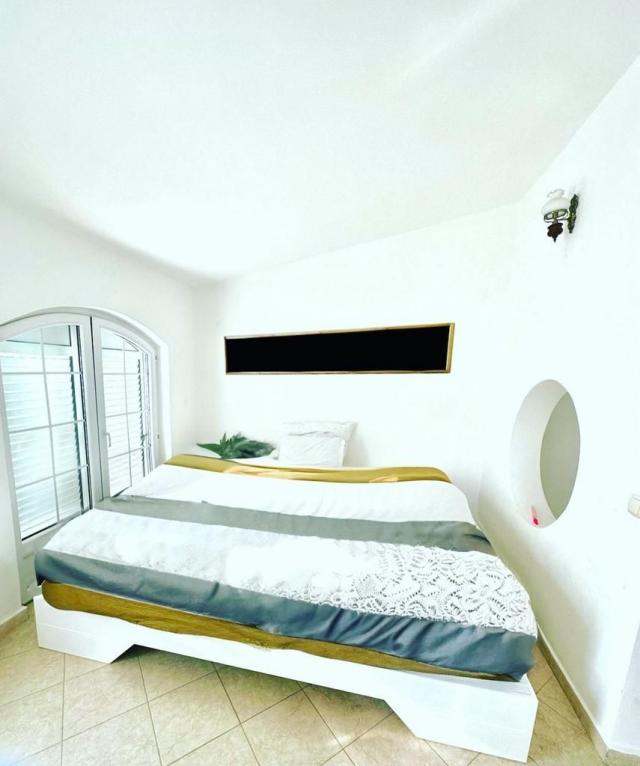 Luksuzna vila 440 m² sa 7 spavaćih soba i panoramskim pogledom na more-Prijevor, Budva